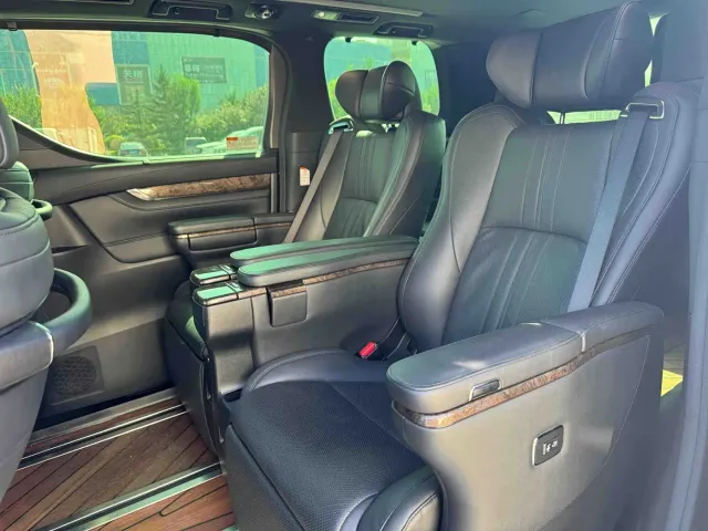 Toyota Vellfire — Фото автомобиля 8