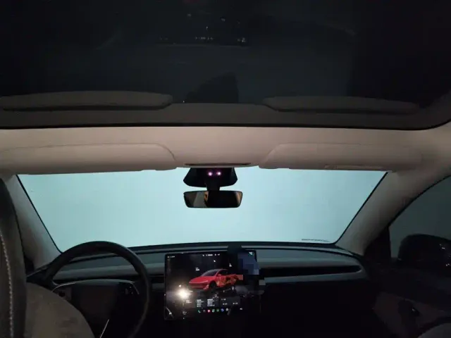 Tesla Model Y — Фото автомобиля 14