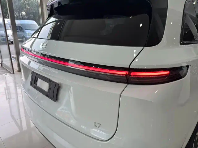 Li Auto L7 — Фото автомобиля 18