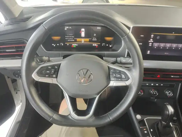 Volkswagen Lavida — Фото автомобиля 10