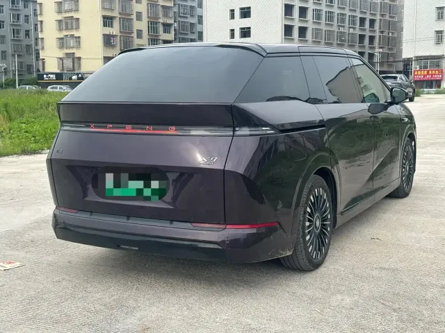 Xpeng X9 — Фото автомобиля 8
