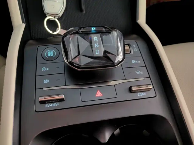 BYD Qin L — Фото автомобиля 13
