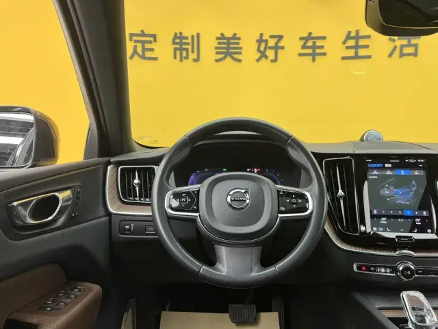 Volvo XC60 — Фото автомобиля 30
