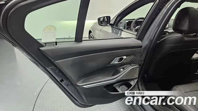BMW 3-Series 3 серия (G20) 320i M Sport — Фото автомобиля 24