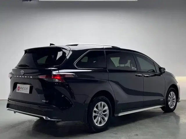 Toyota Granvia — Фото автомобиля 17