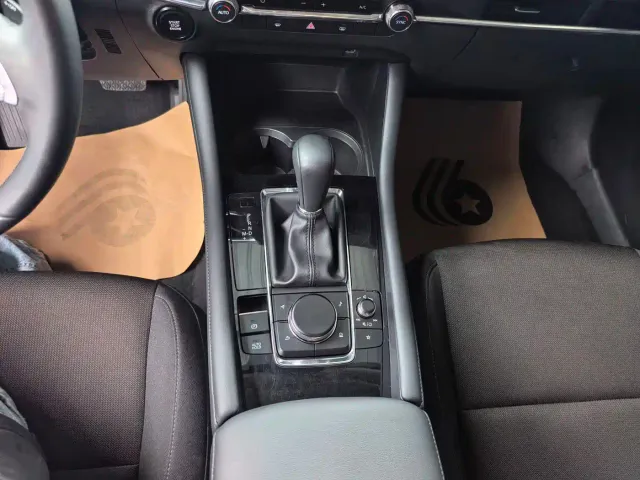Mazda Axela — Фото автомобиля 10