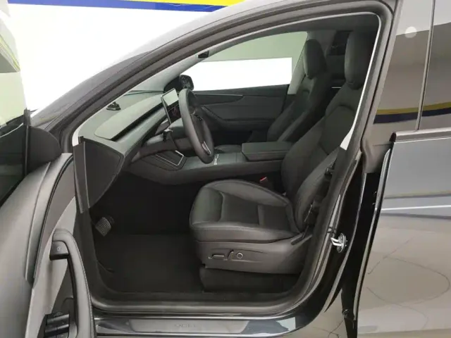 Tesla Model Y — Фото автомобиля 9