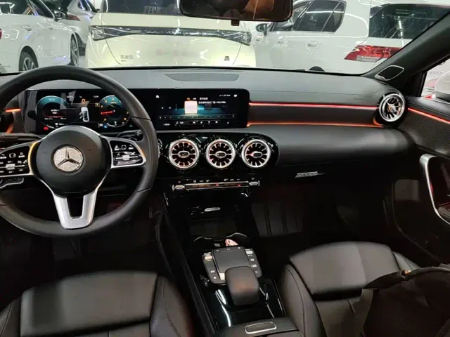 Mercedes-Benz Mercedes-Benz A-Class 2022 A 180 L Sport Sedan — Фото автомобиля 8