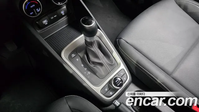 Hyundai Venue — Фото автомобиля 12