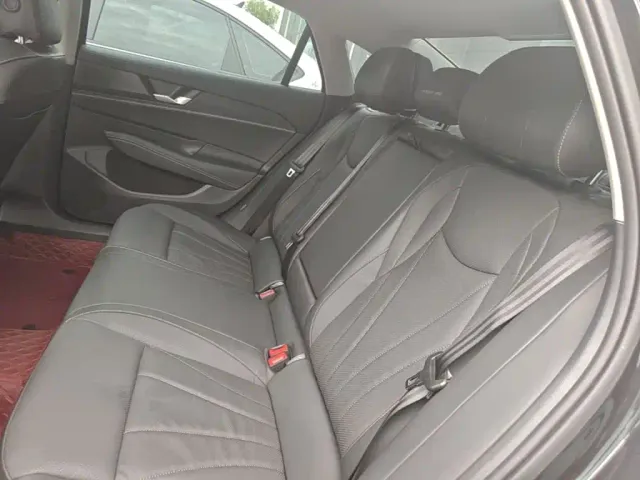 Volkswagen Passat — Фото автомобиля 16