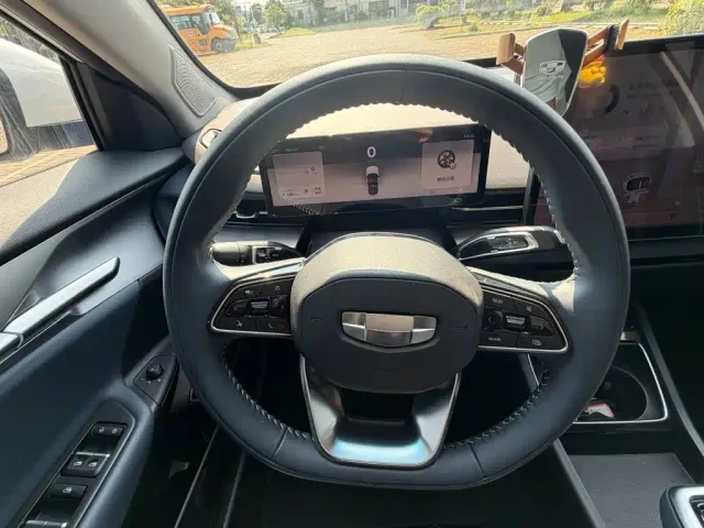 Geely Geometry G6 — Фото автомобиля 10