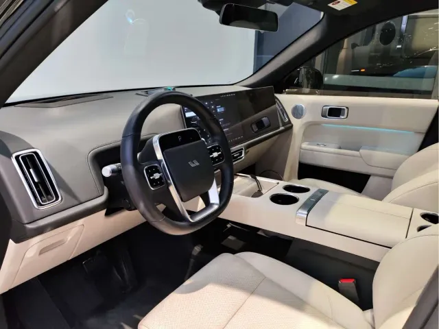 Li Auto L9 — Фото автомобиля 10