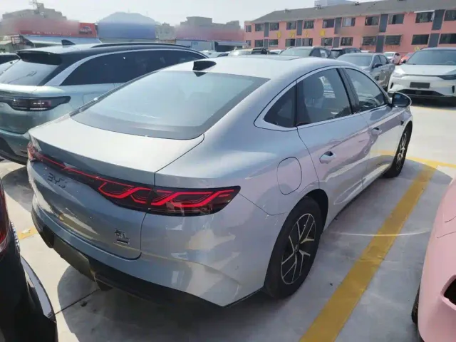 BYD Qin L — Фото автомобиля 6