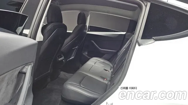 Tesla Model Y — Фото автомобиля 17