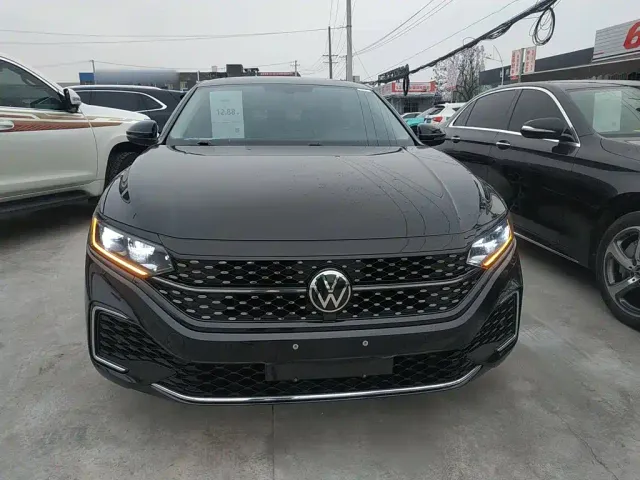 Volkswagen Passat — Фото автомобиля 2