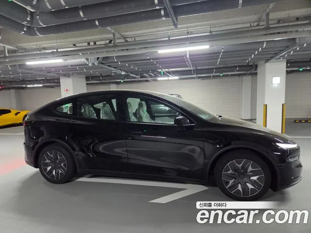 Tesla Model Y — Фото автомобиля 6