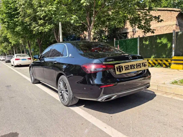 Mercedes-Benz E-Class — Фото автомобиля 2