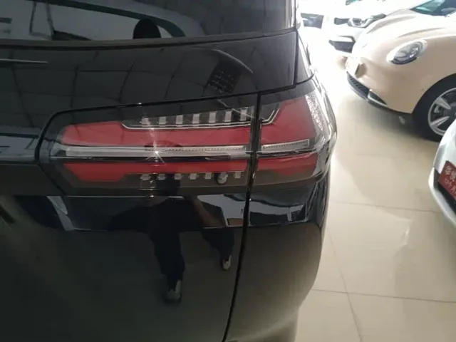 Wuling Starlight 730 — Фото автомобиля 7