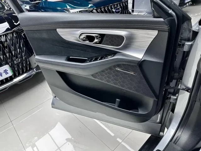 GAC Trumpchi GS8 — Фото автомобиля 11