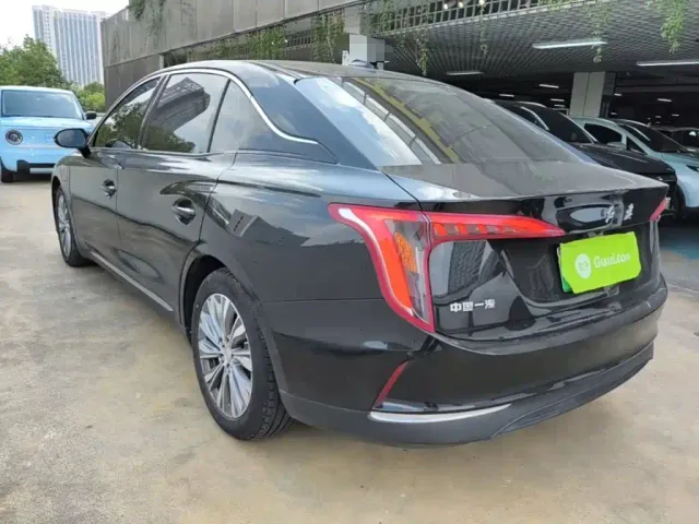 Hongqi E-QM5 — Фото автомобиля 4
