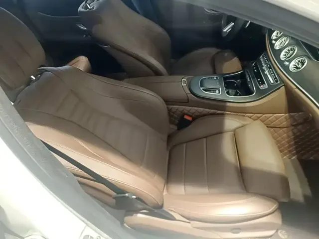 Mercedes-Benz E-Class — Фото автомобиля 21