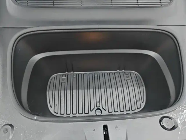 Tesla Model Y — Фото автомобиля 19