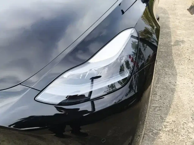 Tesla Model Y — Фото автомобиля 23