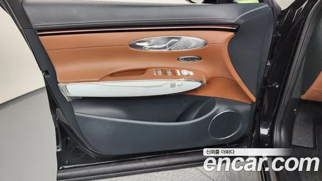 Genesis GV70 — Фото автомобиля 24