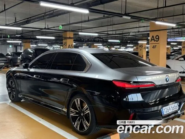 BMW 7 Series G70 — Фото автомобиля 4