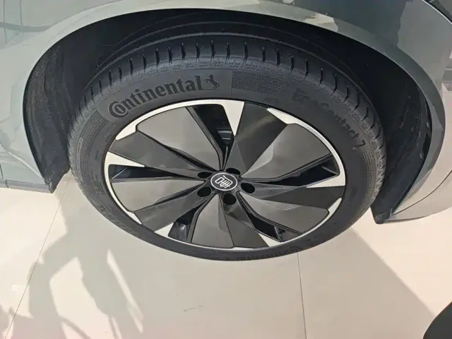 BYD Tang L — Фото автомобиля 6