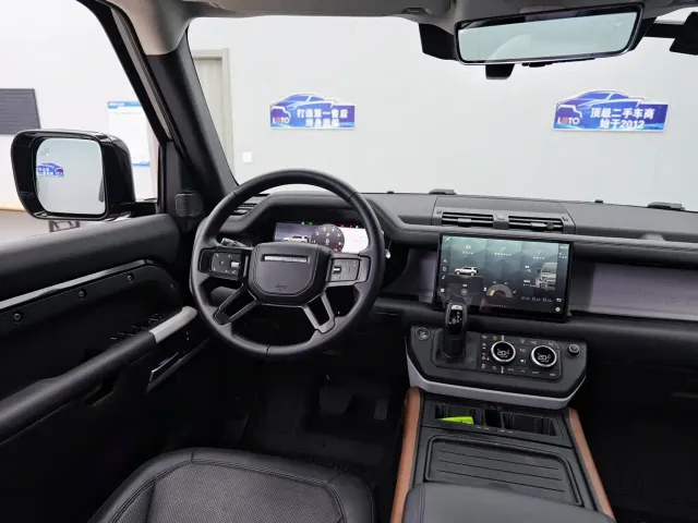 Land Rover Defender — Фото автомобиля 7