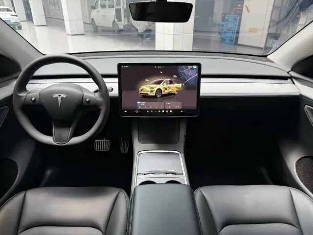 Tesla Model Y — Фото автомобиля 7