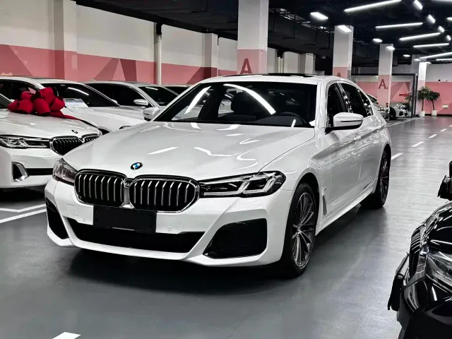 Фотография автомобиля — BMW 5 Series