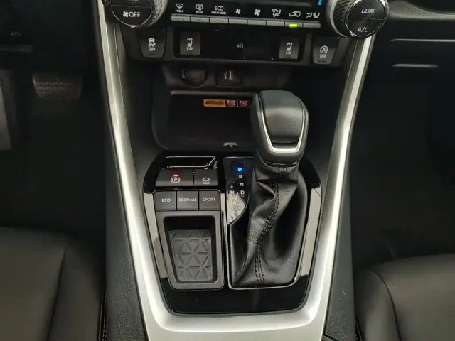 Toyota RAV4 — Фото автомобиля 8