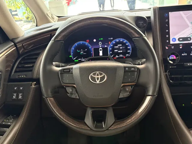 Toyota Alphard — Фото автомобиля 11