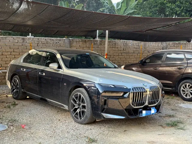 BMW 7 Series — Фото автомобиля 2