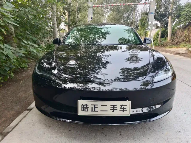 Tesla Model 3 — Фото автомобиля 3