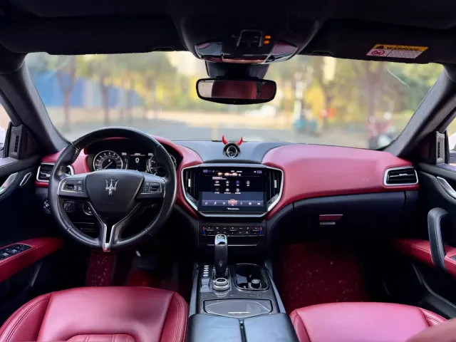 Maserati Ghibli — Фото автомобиля 8