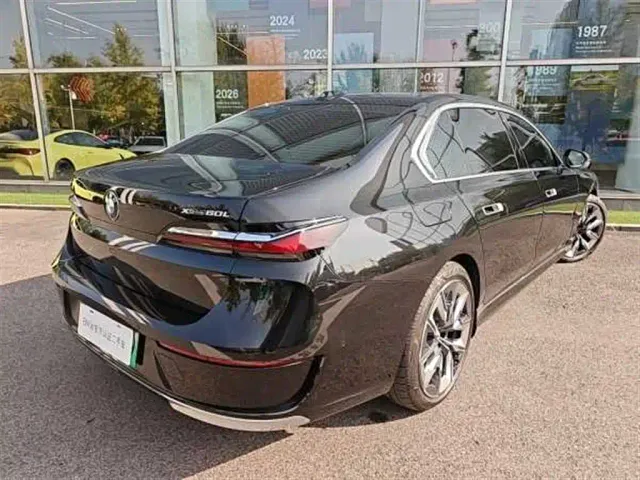 BMW i7 — Фото автомобиля 3