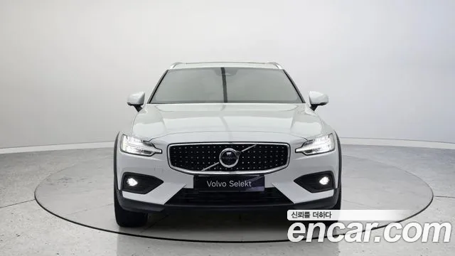 Вольво V60 V60 Cross Country 2 поколение B5 Ultimate AWD — Фото автомобиля 4