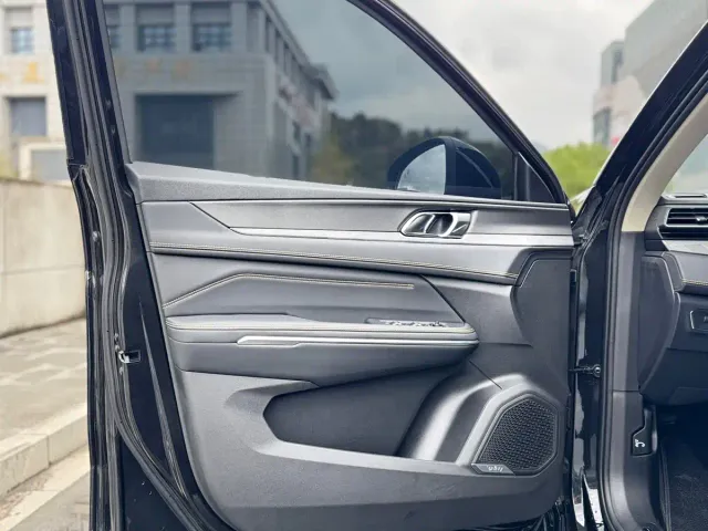 Lynk & Co 01 — Фото автомобиля 13