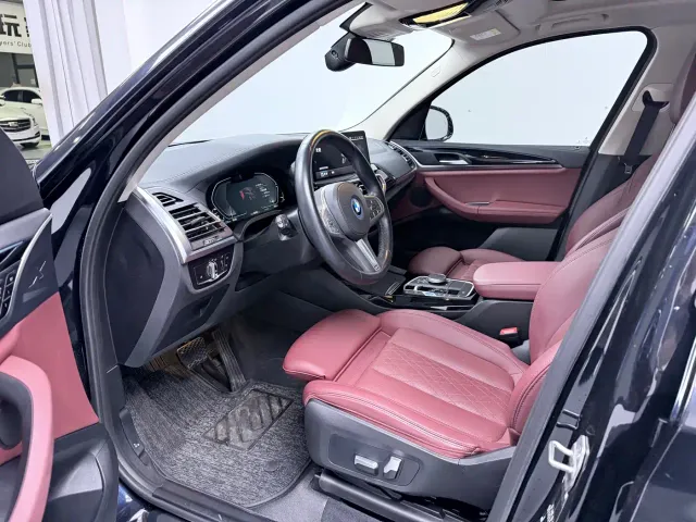 BMW iX3 — Фото автомобиля 4