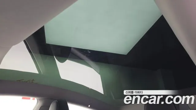 Tesla Model Y — Фото автомобиля 17