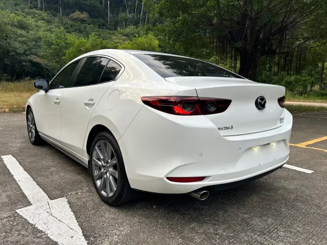 Mazda Axela — Фото автомобиля 7