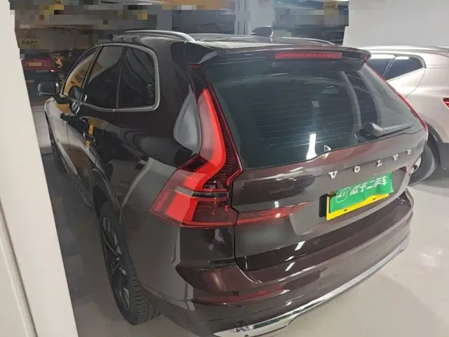 Volvo XC60 — Фото автомобиля 4