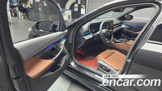 BMW 5-Series 5 серия (G60) 530i xDrive M Sport — Фото автомобиля 10