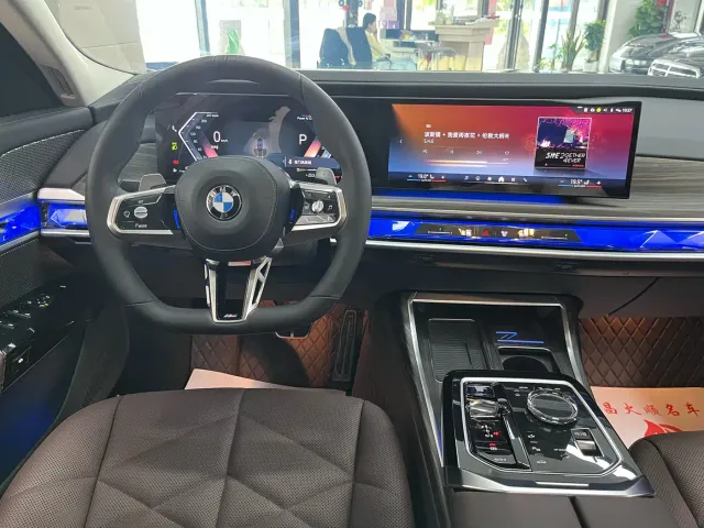 BMW 7 Series — Фото автомобиля 11