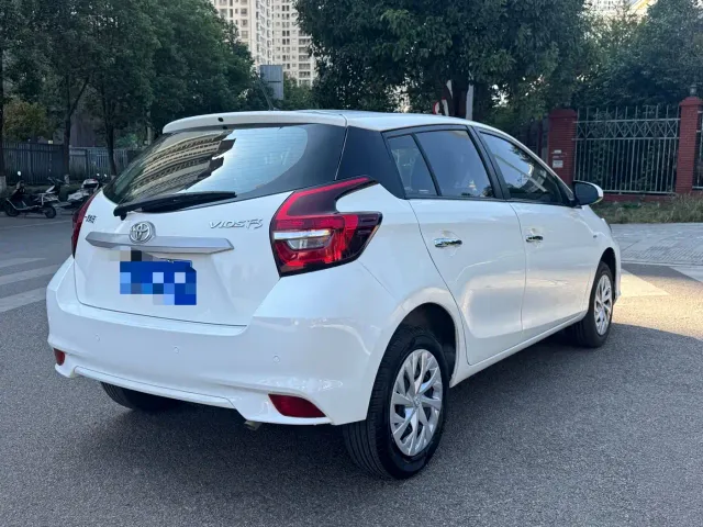 Toyota Vios FS — Фото автомобиля 3