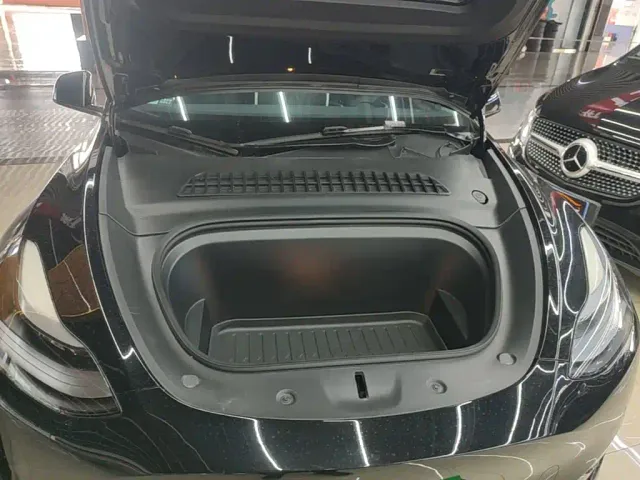 Tesla Model Y — Фото автомобиля 19