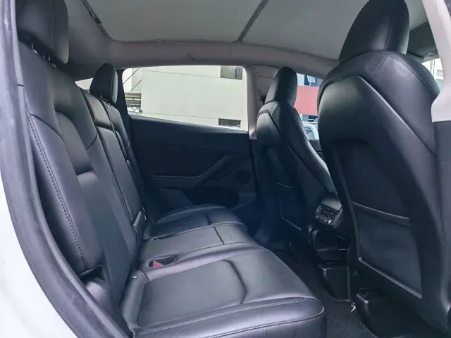 Tesla Model Y — Фото автомобиля 10